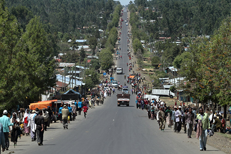 People at the Mercato Market of Addis Ababa, 31 October 2012