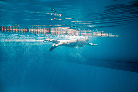 underwater picture of male swimmer swimming in swimming pool