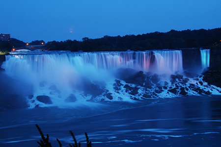 Niagara falls at night